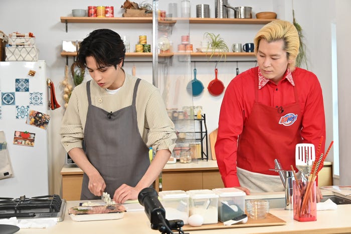 志尊淳、カズレーザー(C)テレビ朝日