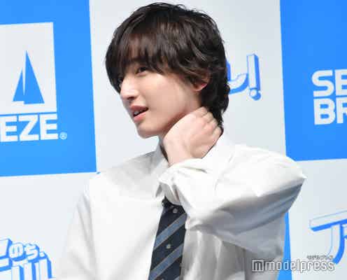 なにわ男子・道枝駿佑、セクシーに汗拭い記者から大量フラッシュ 長尾謙杜と青春胸キュン台詞の応酬