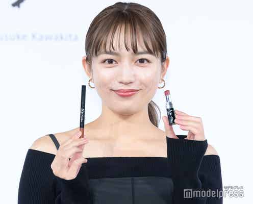 川口春奈、美デコルテ際立つオールブラックコーデで登場 自身初コスメプロデュースの経緯明かす
