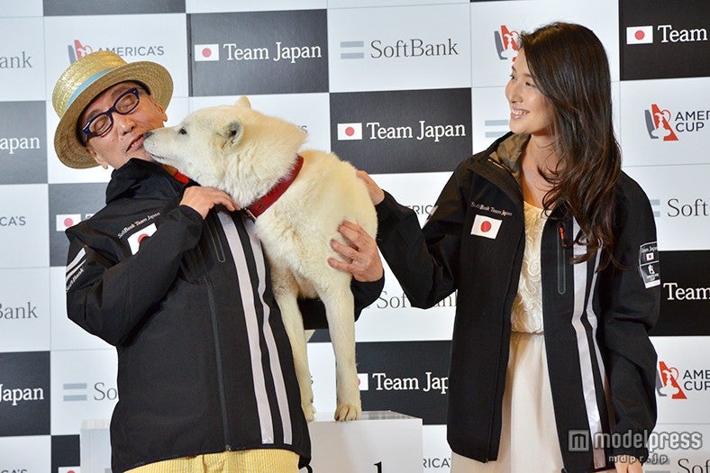 左より：テリー伊藤、白戸家のお父さん、橋本マナミ
