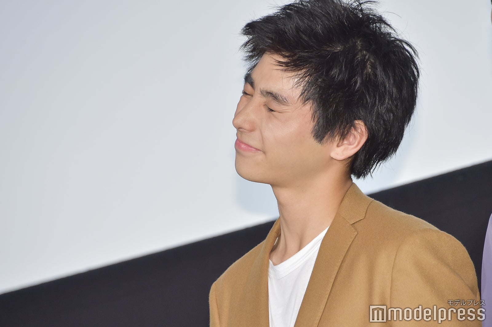 笑顔を求められるとこの顔をしていた村上虹郎 （C）モデルプレス