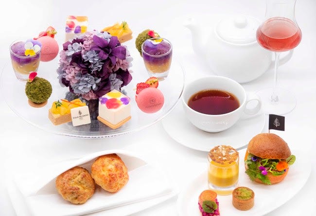 「ニコライ バーグマン アフタヌーンティー」食用花や苔玉風ムースでカラフルな世界観を表現
