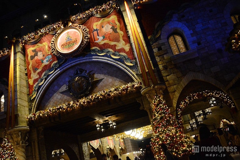 エントランス（夜）