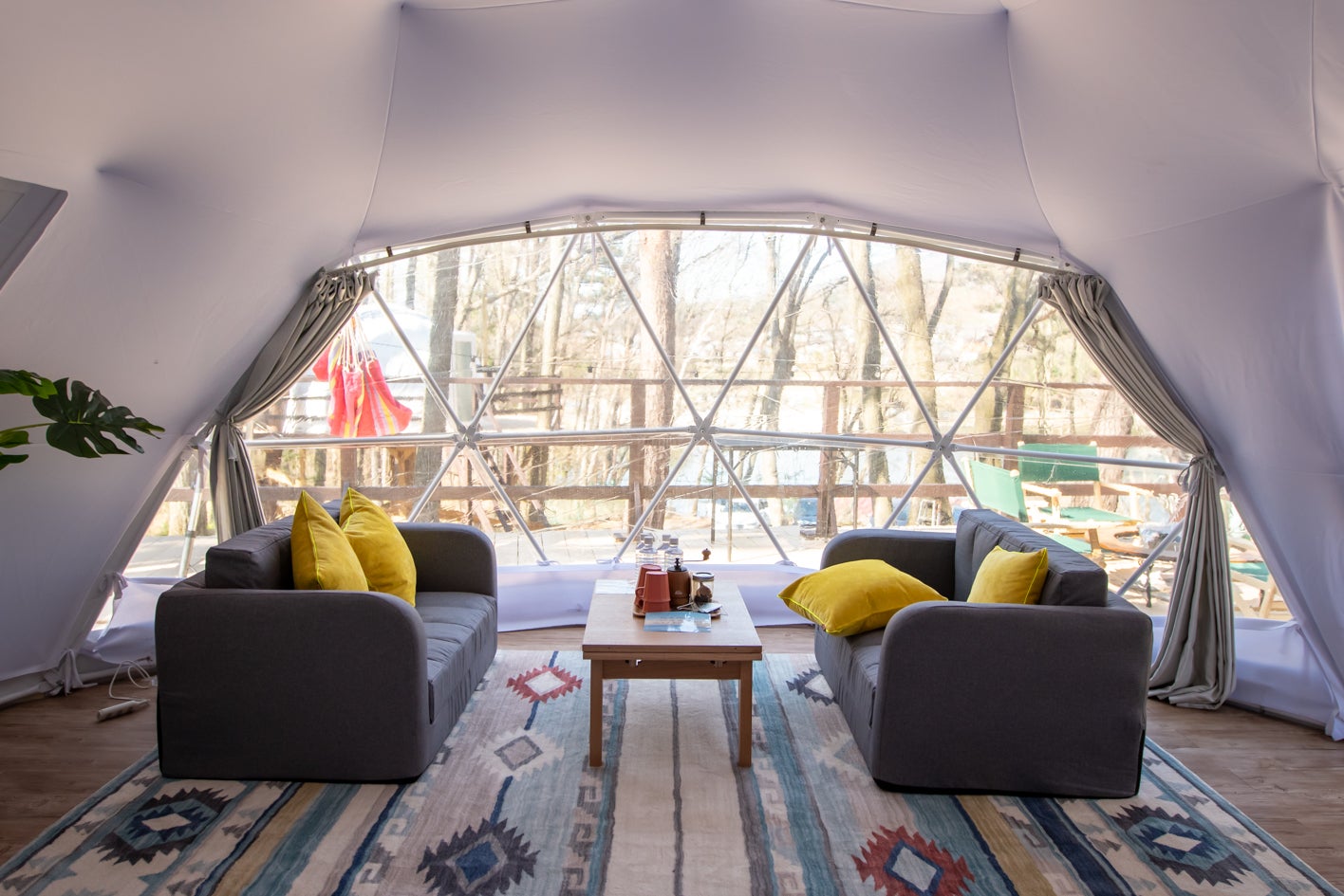 長野「グランピングベース エンキャンプ」湖畔のお洒落なドーム型テントでアウトドアステイ