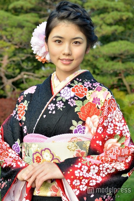 魔女の宅急便 魔女レシピ 小芝風花　フォトブック　メイク　ファッション　料理 Amazon.co.jp: 書籍 魔女の宅急便 魔女レシピ フォトブック 写真