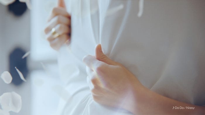 新TVCM「離したくない、この香り篇」より(提供写真)