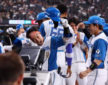 日本ハムが一発攻勢で快勝 カード勝ち越し 野村、奈良間、清水優の3発でロッテを圧倒 両リーグ断トツ、チーム6戦16発の驚異的破壊力