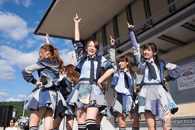 「『誰かのために』プロジェクト」／2012年（C）AKS