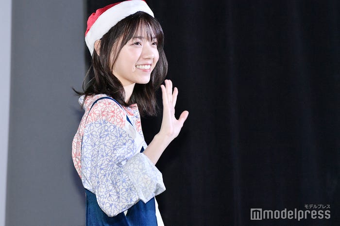 最後まで歓声に応える西野七瀬(C)モデルプレス