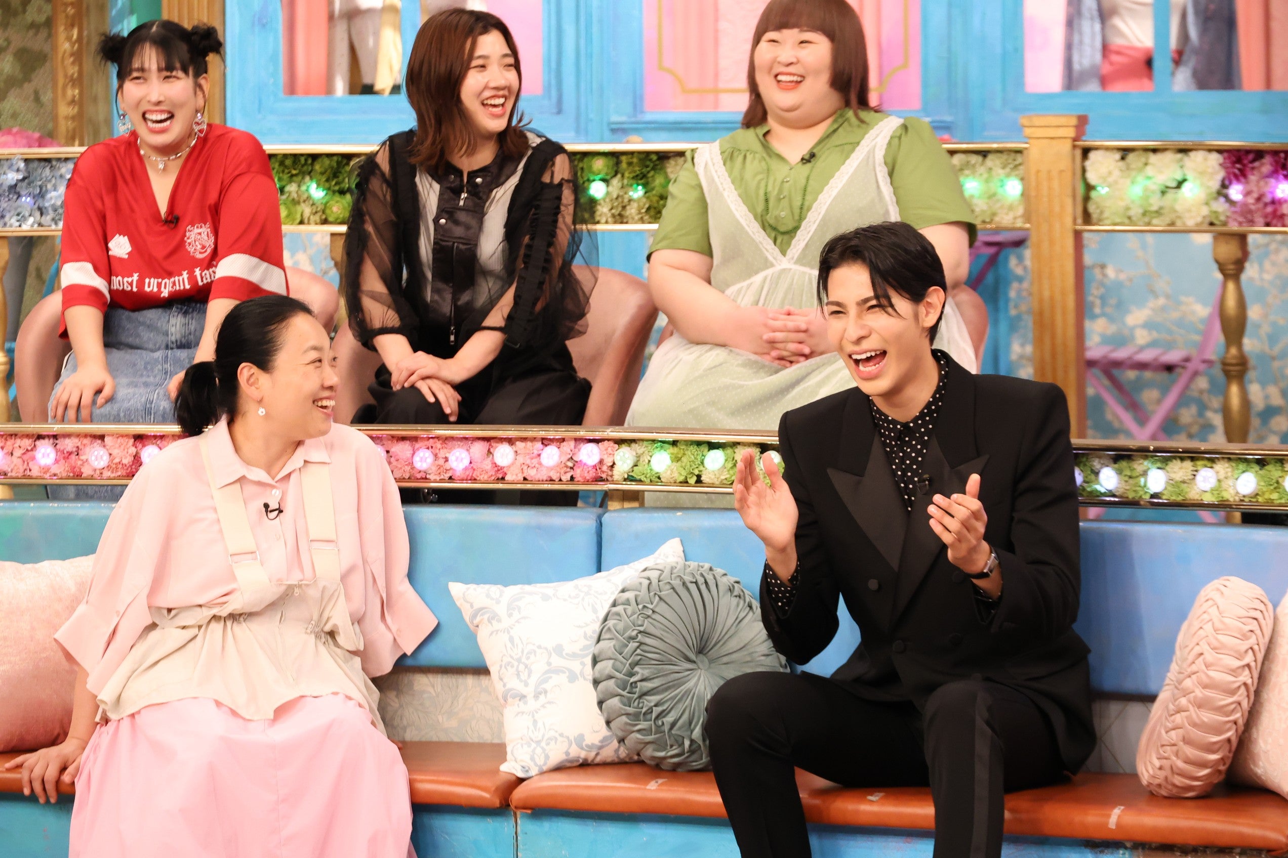 （上段左から）ゆめっち、福田麻貴、かなで（下段左から）いとうあさこ、ラウール（C）フジテレビ