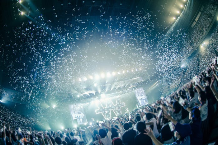 AAAアリーナツアー「ARENA TOUR 2017 -WAY OF GLORY-」より(画像提供:avex)