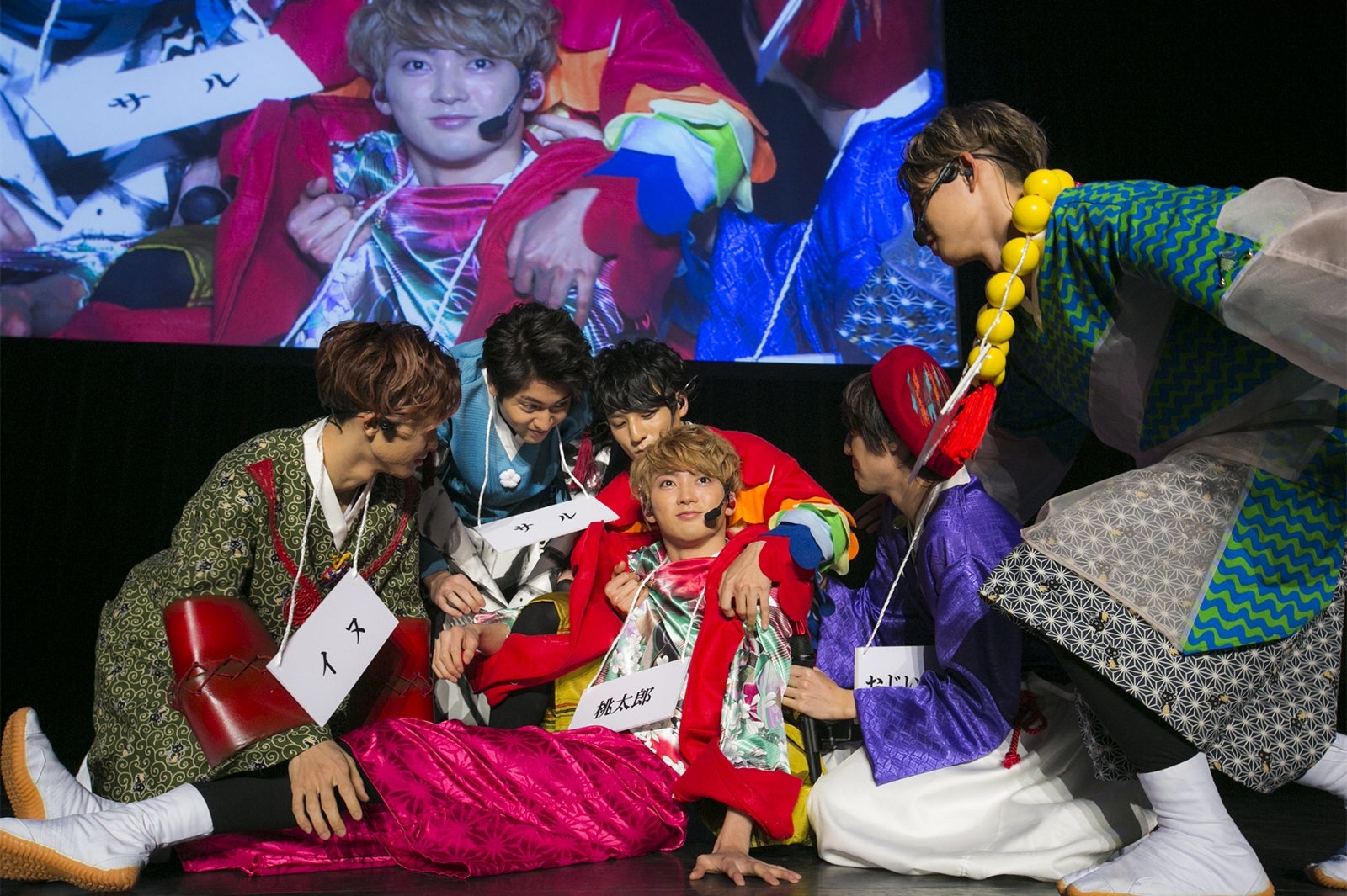 リョウガの朗読に合わせた桃太郎の劇（画像提供：スターダスト音楽出版）