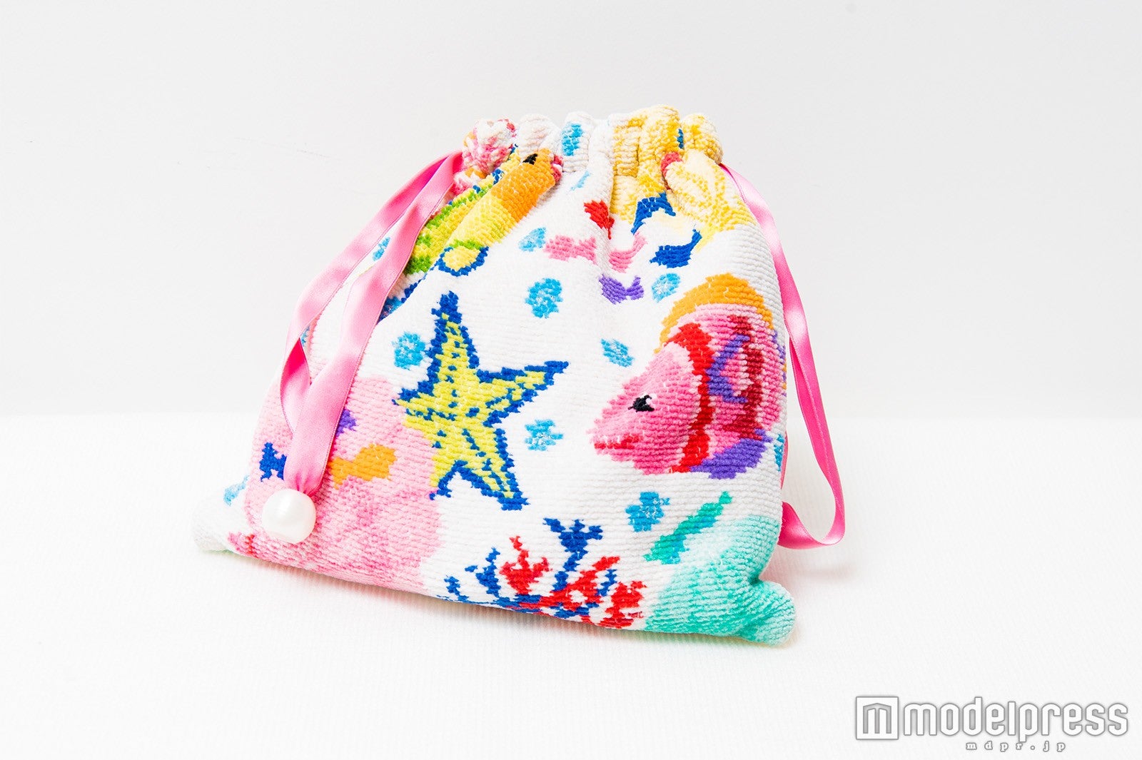 メイクポーチ（C）モデルプレス