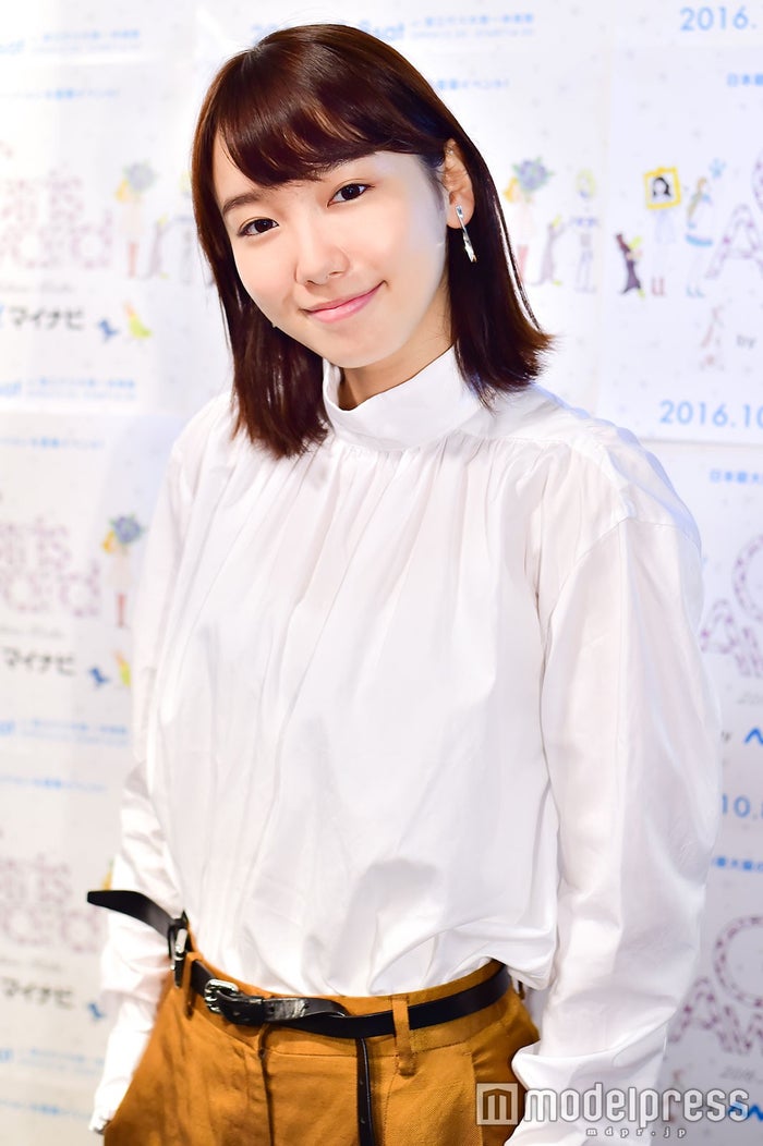 飯豊まりえ 秋のリアル私服公開 メンズライクな シャツ パンツ ルックを真似したい Girlsaward フィッティングに潜入 モデルプレス 飯豊まりえ 秋のリアル私服公開 メンズライクな シャツ パンツ ルックを真似したい Girlsaward フィッティングに潜入 モデルプレス