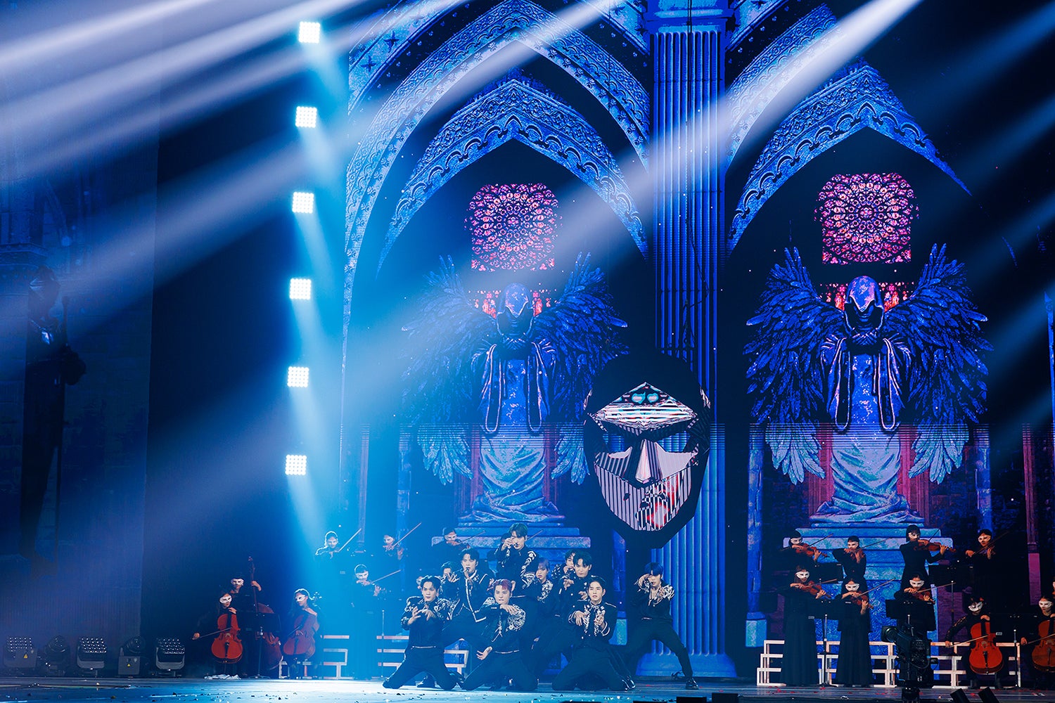 JO1「SuperCali」SPバージョン披露 仮面用いたダークな雰囲気＜2022 MAMA AWARDS DAY1＞