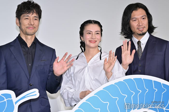 西島秀俊、柴咲コウ、⻘木崇高(C)モデルプレス