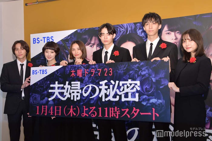 (左から)山下幸輝、剛力彩芽、臼田あさ美、豊田裕大、古川毅、桃月なしこ(C)モデルプレス