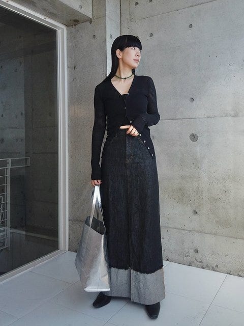 黒カーディガン モノトーンコーデ 黒カーディガンのモノトーンコーデ1