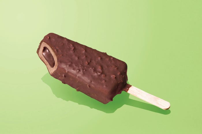 濃厚チョコアイスバー〜チョコソース入り〜(税込258円)(提供写真)