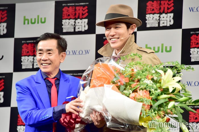 栗田貫一&鈴木亮平 (C)モデルプレス