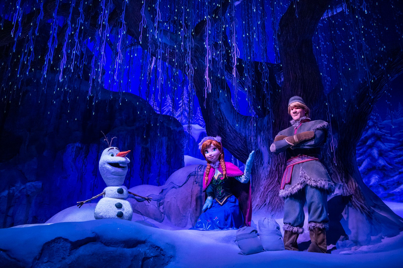 「フローズンキングダム」（C）Disney