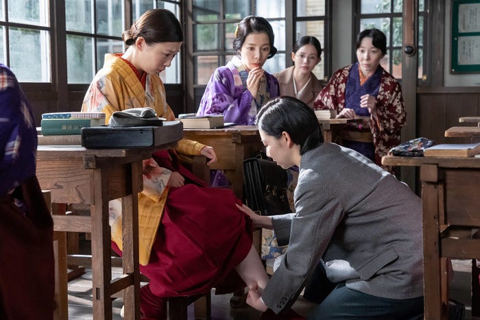 伊藤沙莉、桜井ユキ、土居志央梨、ハ・ヨンス、平岩紙「虎に翼」第15話より(C)NHK