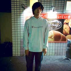 モデルプレス - King Gnu井口理、“ヒゲなし”姿公開に反響「かっこいい」「若返ってる」