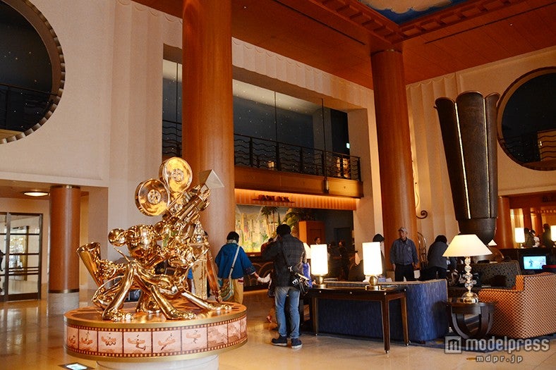 ディズニーアンバサダーホテルの館内で手がかりを探す