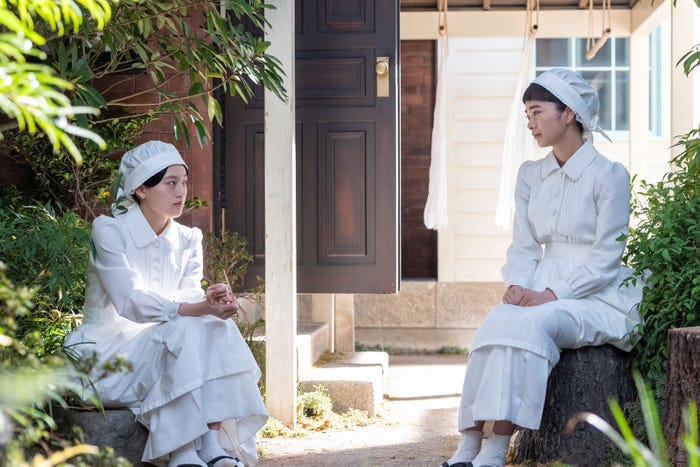 上坂樹里、見上愛「風、薫る」第72話(C)NHK