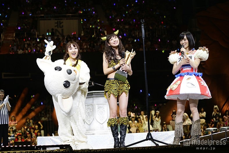 『AKB48グループ じゃんけん大会～拳で勝ち取れ！1／300ソロデビュー争奪戦～』（C）AKS