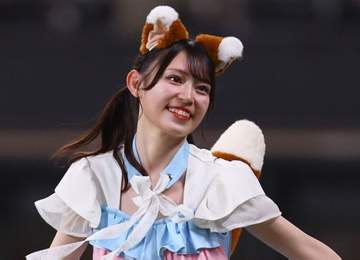 「美女のぼっち観戦！！」昨季で卒業元ファイターズガール人気美女がエスコン降臨 雰囲気一変姿に驚きの声「めちゃめちゃお綺麗に」「ウズウズしません？」