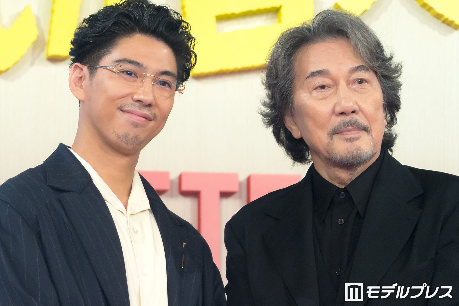 賀来賢人、役所広司（C）モデルプレス