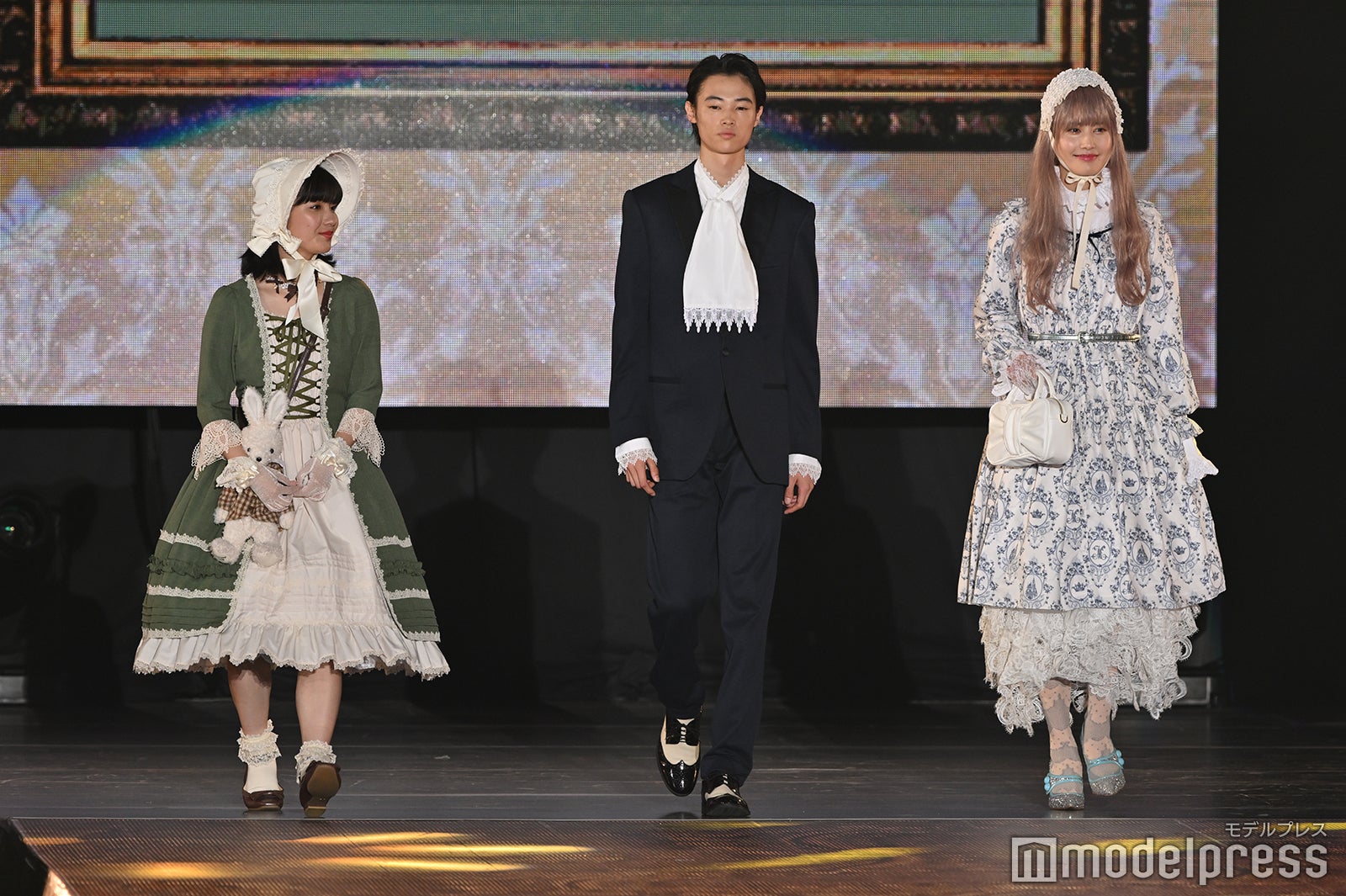 （C）モデルプレス