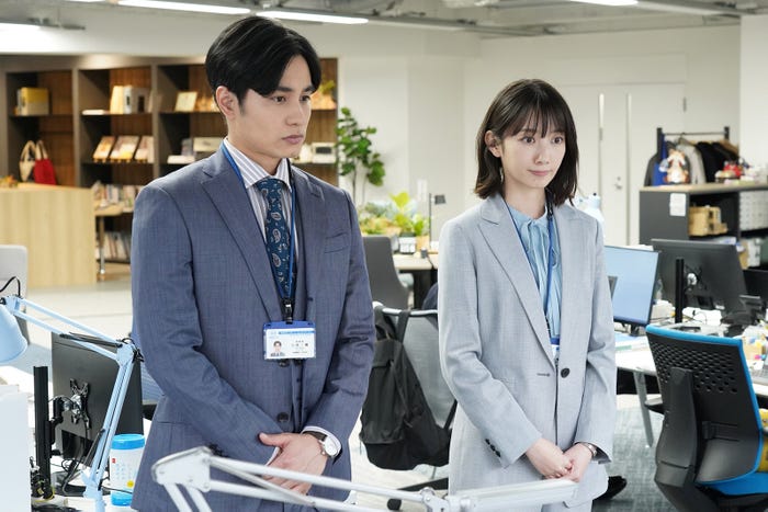 (左から)中村蒼、波瑠 /「わたしのお嫁くん」第4話より(C)フジテレビ