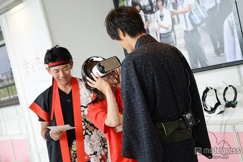 （左から）谷岡慎一アナウンサー、福士蒼汰、竹内友佳アナウンサー／特別番組「『お台場夢大陸～ドリームメガナツマツリ～』開幕SP体感！夢のナツマツリ」