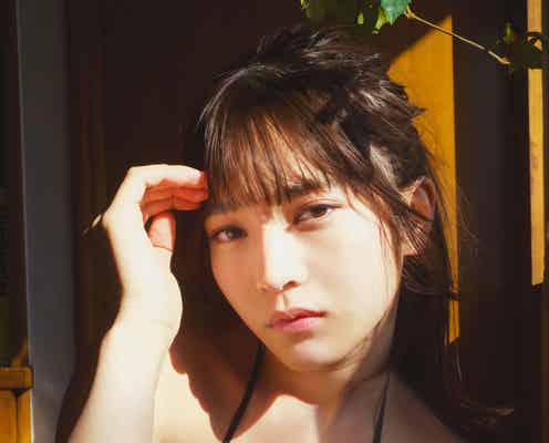 Peel the Apple黒嵜菜々子、美谷間輝く水着姿披露