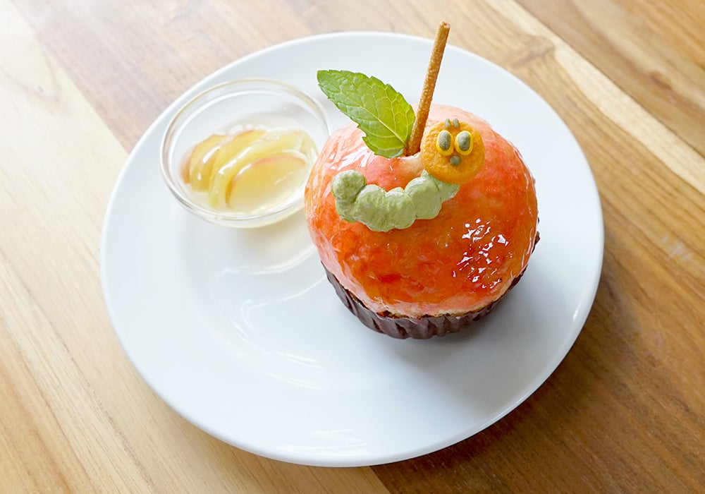 「はらぺこあおむしのりんごパン」¥480（+tax）／TM ＆ （C） 2020 Penguin Random House LLC．All rights reserved．