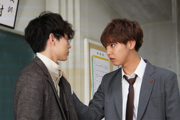 菅田将暉、片寄涼太/「3年A組 ―今から皆さんは、人質です―」第1話より(C)日本テレビ