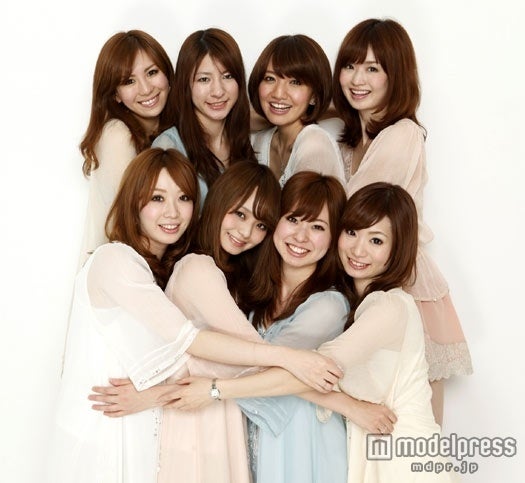 スター読者(上段左から)原麻里子さん、大井香さん、赤松麻里菜さん、吉羽真紀さん(下段左から)野口容子さん、丸林広奈さん、原田あかねさん、中岡志保さん