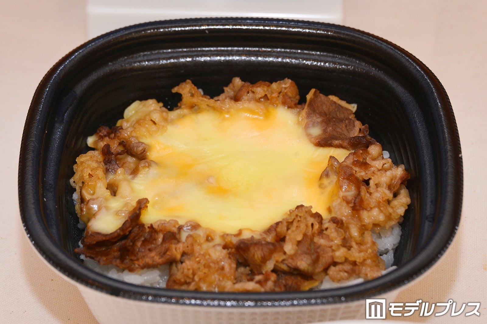 とろ～り4種のチーズ牛丼（税込 697円）（C）モデルプレス