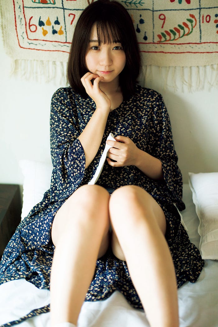 撮影:細居 幸次郎/伊織もえファースト写真集『ぼくともえ。』(講談社)より