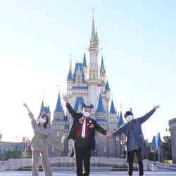 （左から）白石麻衣、佐藤二朗、風間俊介（C）Disney