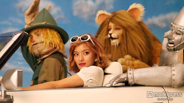 ローラ オズの魔法使い ドロシーに変身 モデルプレス ローラ オズの魔法使い ドロシーに変身 モデルプレス