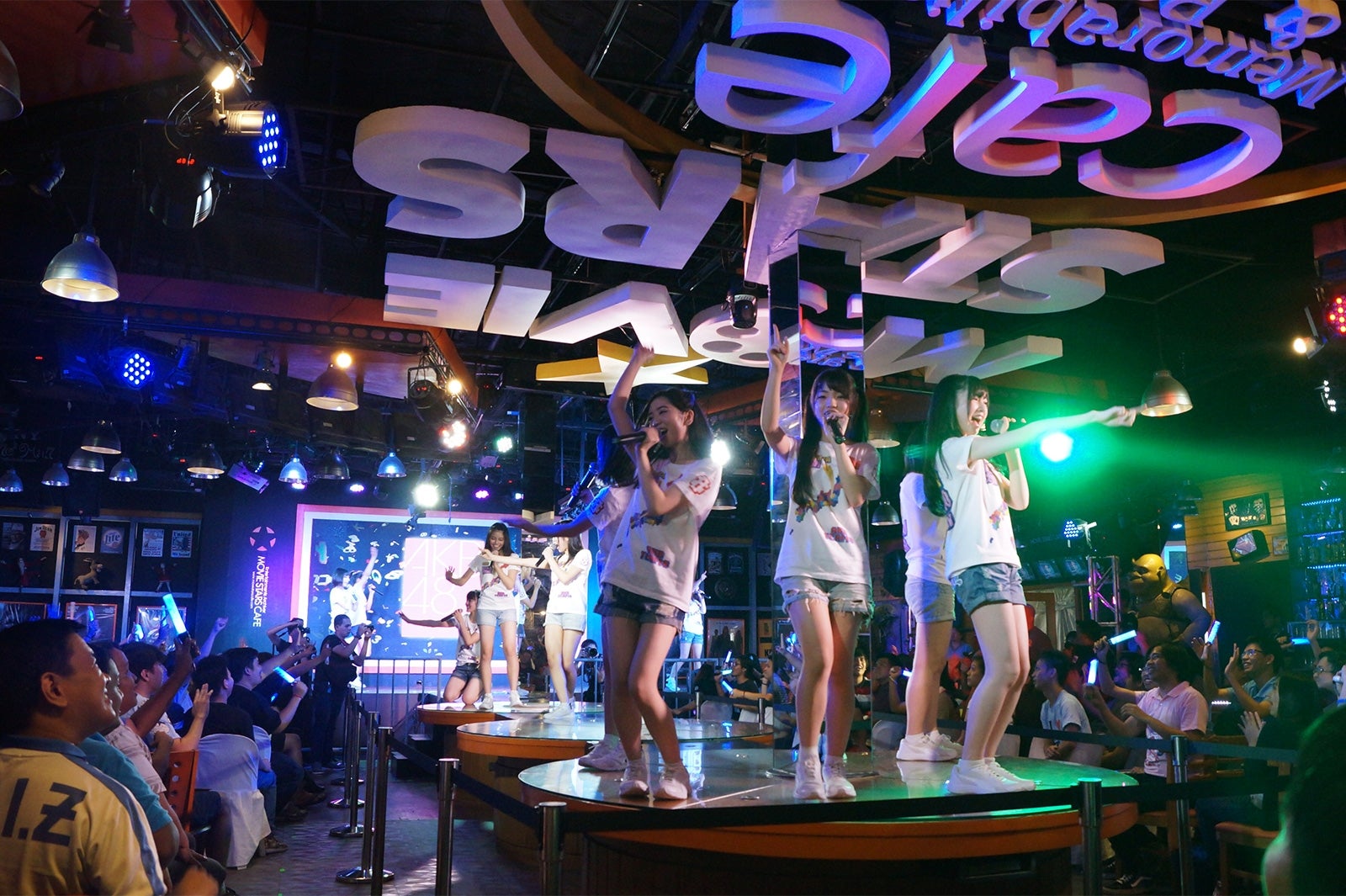 AKB48チーム8（C）AKS