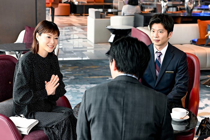 上野樹里、田中圭/「持続可能な恋ですか?~父と娘の結婚行進曲~」第2話より(C)TBS