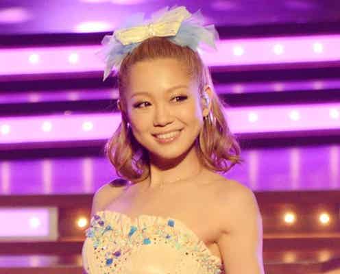 <レコ大>西野カナ、ナマ“早着替え”披露!美脚全開でヒット曲熱唱