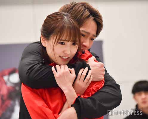 欅坂46菅井友香、味方良介と熱い抱擁 初主演舞台でアクション・歌・ダンスも<飛龍伝 2020>