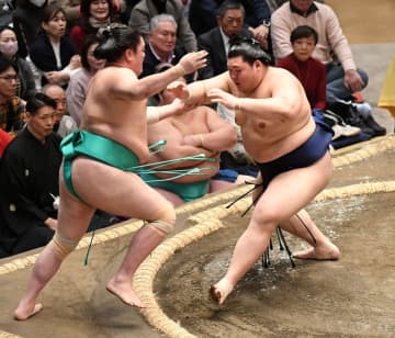 大相撲初日は上位陣安泰！2横綱2大関2関脇が白星発進 休場明け大の里も危なげなく快勝