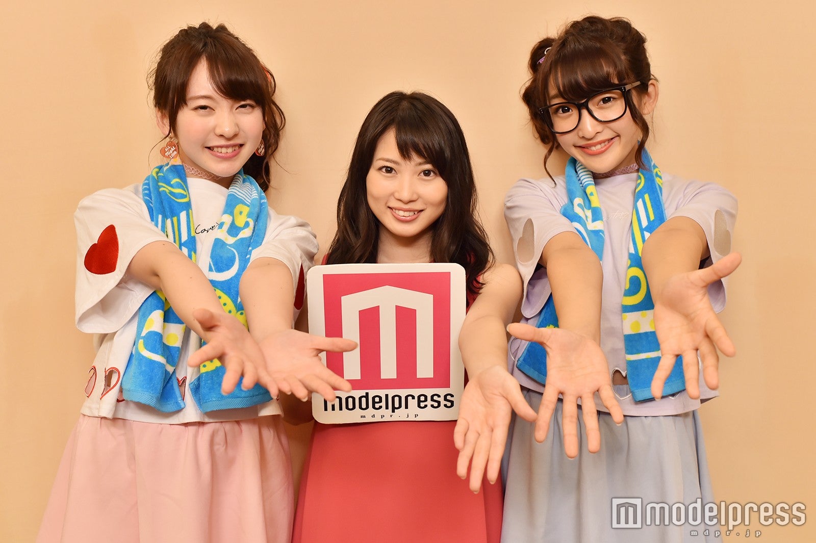 志田さん、女の子らしいポーズに少し照れ？とびきりキュートなダンスが素敵でした／志田未来 with まこみな（C）モデルプレス