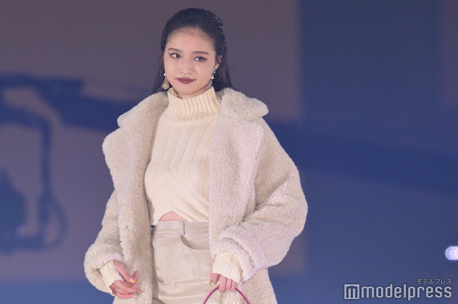 コムドットやまとの妹・せいら、肌見せワントーンコーデ披露 妖艶な笑みにドキッ＜GirlsAward 2022 A／W＞